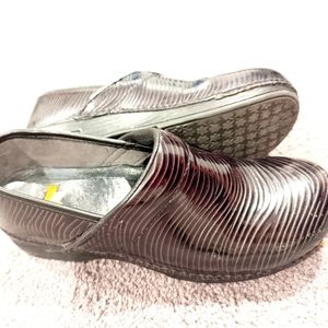 Sz 41/10.5 women's Black/brown Dansko Clogs